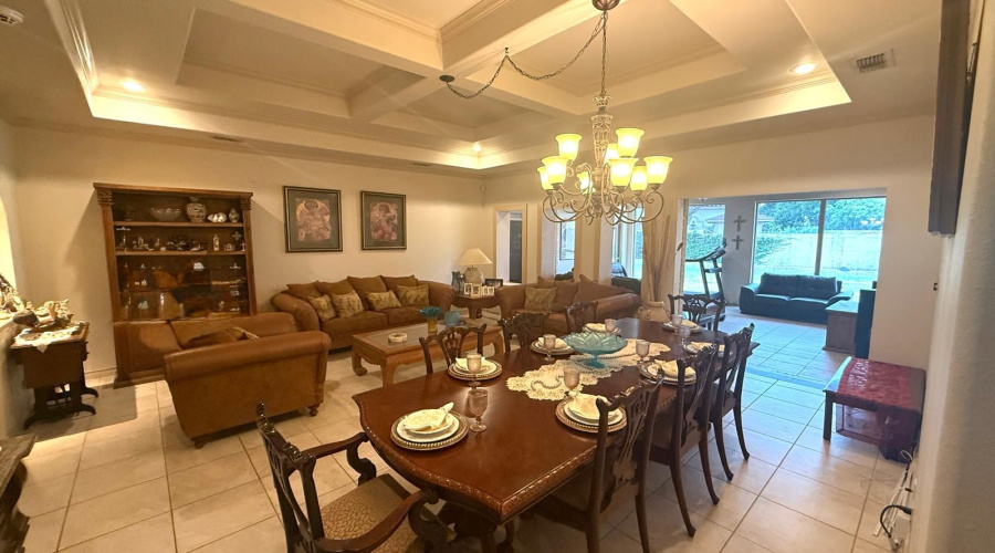 403 Beringer Ct, Laredo, Texas 78041, 4 Bedrooms Bedrooms, 9 Rooms Rooms,3 BathroomsBathrooms,Residential,For Sale,403 Beringer Ct,20263494