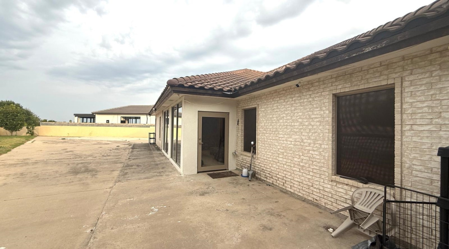403 Beringer Ct, Laredo, Texas 78041, 4 Bedrooms Bedrooms, 9 Rooms Rooms,3 BathroomsBathrooms,Residential,For Sale,403 Beringer Ct,20263494
