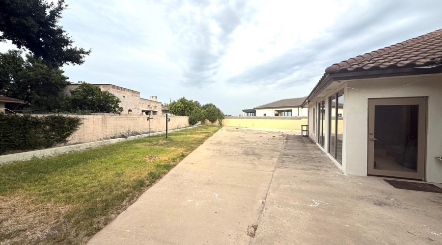 403 Beringer Ct, Laredo, Texas 78041, 4 Bedrooms Bedrooms, 9 Rooms Rooms,3 BathroomsBathrooms,Residential,For Sale,403 Beringer Ct,20263494