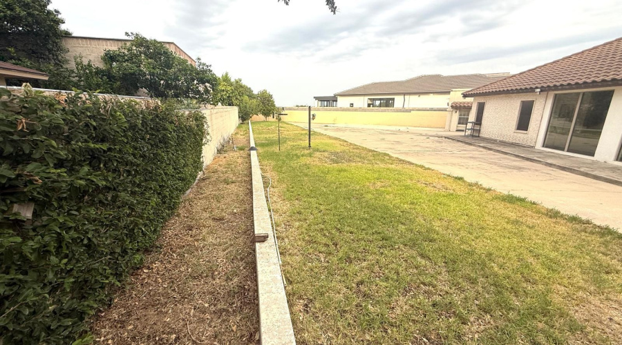 403 Beringer Ct, Laredo, Texas 78041, 4 Bedrooms Bedrooms, 9 Rooms Rooms,3 BathroomsBathrooms,Residential,For Sale,403 Beringer Ct,20263494