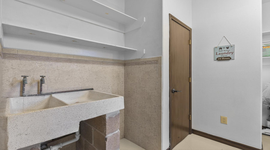 2902 Victor Hugo Ct, Laredo, Texas 78045, 3 Bedrooms Bedrooms, 4 Rooms Rooms,3 BathroomsBathrooms,Residential,For Sale,2902 Victor Hugo Ct,20263497