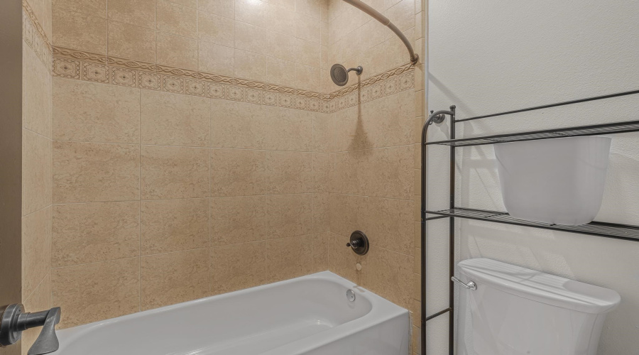 2902 Victor Hugo Ct, Laredo, Texas 78045, 3 Bedrooms Bedrooms, 4 Rooms Rooms,3 BathroomsBathrooms,Residential,For Sale,2902 Victor Hugo Ct,20263497