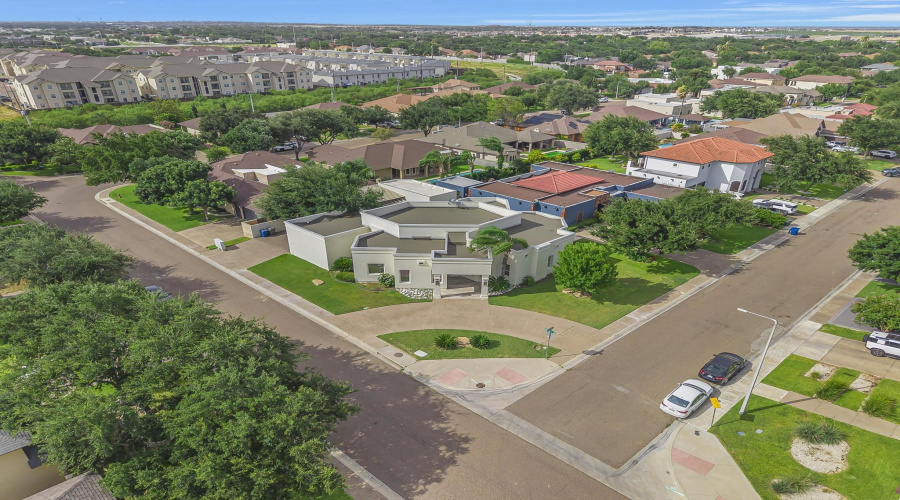 2902 Victor Hugo Ct, Laredo, Texas 78045, 3 Bedrooms Bedrooms, 4 Rooms Rooms,3 BathroomsBathrooms,Residential,For Sale,2902 Victor Hugo Ct,20263497