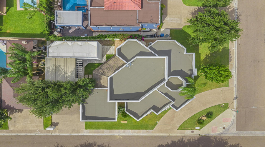 2902 Victor Hugo Ct, Laredo, Texas 78045, 3 Bedrooms Bedrooms, 4 Rooms Rooms,3 BathroomsBathrooms,Residential,For Sale,2902 Victor Hugo Ct,20263497