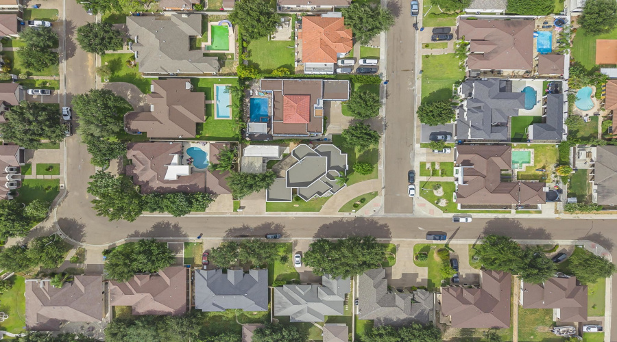 2902 Victor Hugo Ct, Laredo, Texas 78045, 3 Bedrooms Bedrooms, 4 Rooms Rooms,3 BathroomsBathrooms,Residential,For Sale,2902 Victor Hugo Ct,20263497