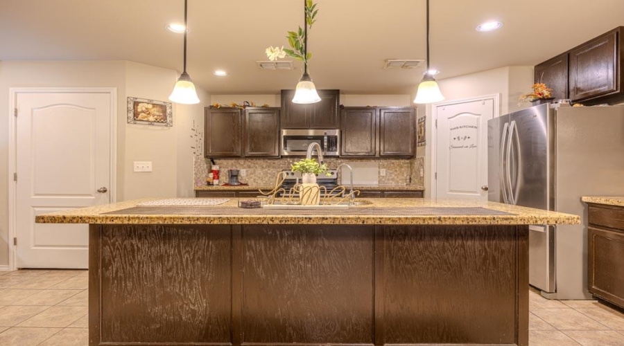 1615 Ann Harbor St, Laredo, Texas 78045, 4 Bedrooms Bedrooms, 8 Rooms Rooms,2 BathroomsBathrooms,Residential,For Sale,1615 Ann Harbor St,20263501