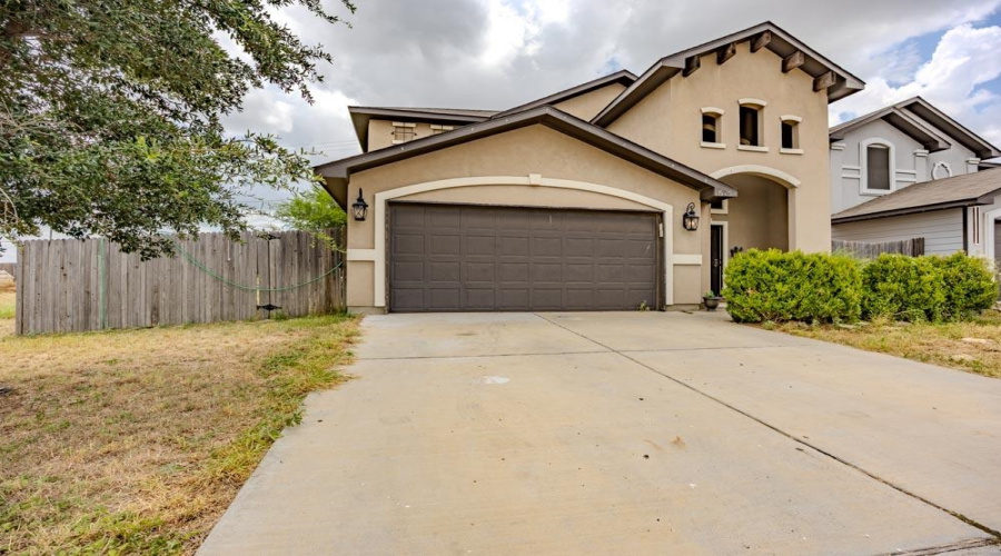 1615 Ann Harbor St, Laredo, Texas 78045, 4 Bedrooms Bedrooms, 8 Rooms Rooms,2 BathroomsBathrooms,Residential,For Sale,1615 Ann Harbor St,20263501