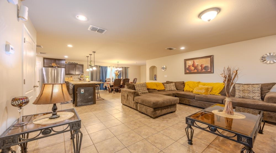 1615 Ann Harbor St, Laredo, Texas 78045, 4 Bedrooms Bedrooms, 8 Rooms Rooms,2 BathroomsBathrooms,Residential,For Sale,1615 Ann Harbor St,20263501