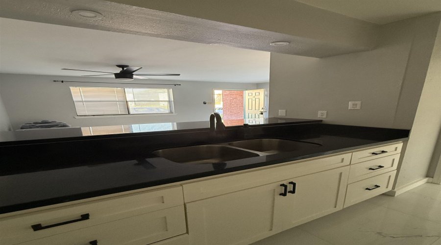 8915 McPherson Rd, LAREDO, Texas 78045, 2 Bedrooms Bedrooms, 4 Rooms Rooms,2 BathroomsBathrooms,Residential,For Rent,8915 McPherson Rd,20263504