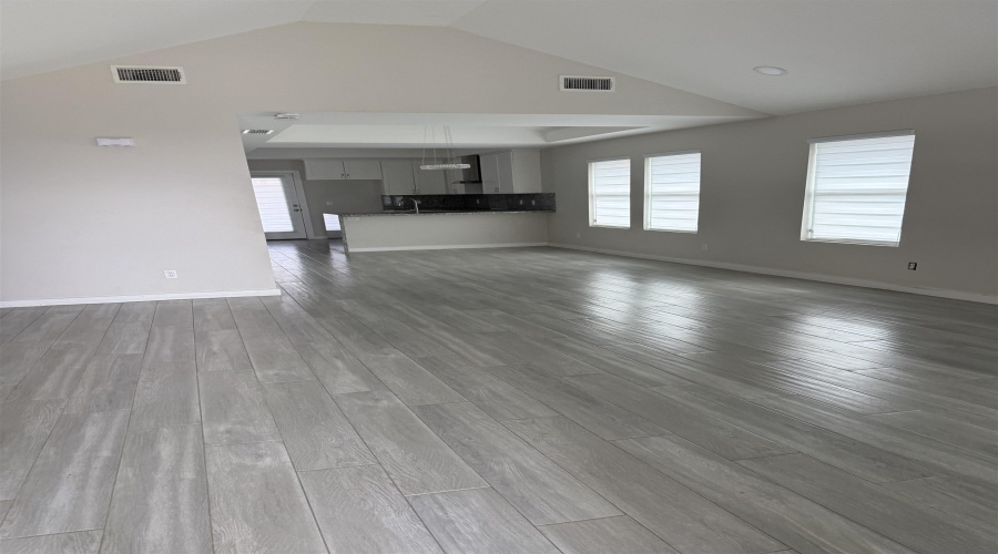 6708 El Jinete Dr., LAREDO, Texas 78043, 3 Bedrooms Bedrooms, 5 Rooms Rooms,2 BathroomsBathrooms,Residential,For Rent,6708 El Jinete Dr.,20263505