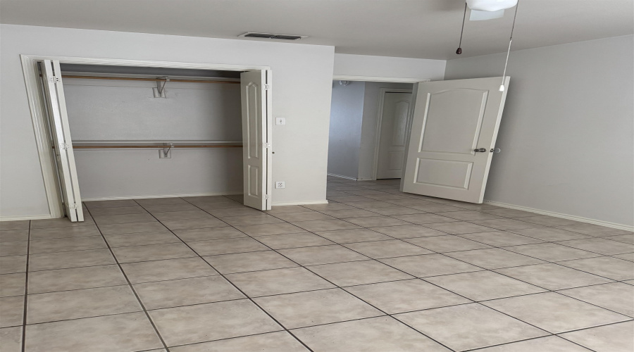 203 Martingale Ln, Laredo, Texas 78041, 2 Bedrooms Bedrooms, 5 Rooms Rooms,2 BathroomsBathrooms,Residential,For Sale,203 Martingale Ln,20263507