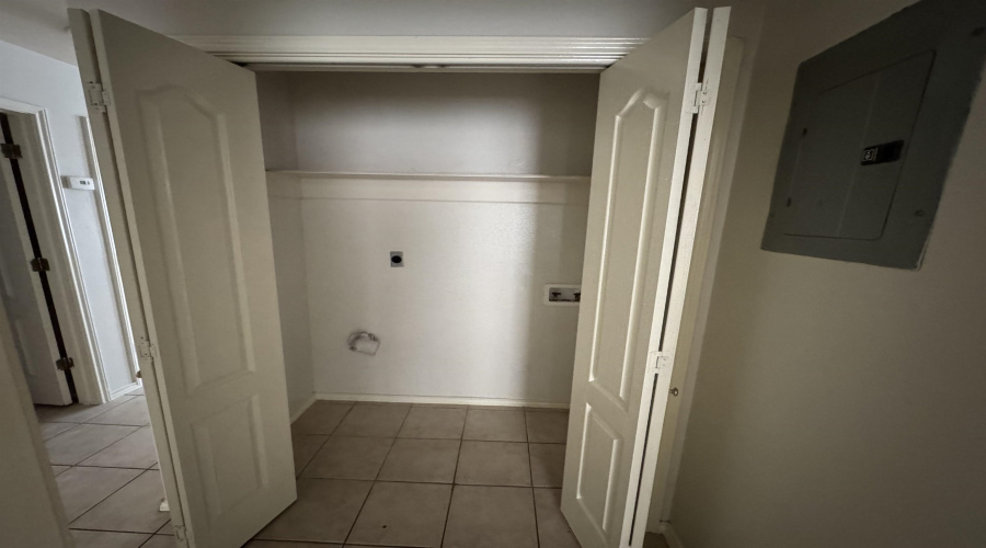 203 Martingale Ln, Laredo, Texas 78041, 2 Bedrooms Bedrooms, 5 Rooms Rooms,2 BathroomsBathrooms,Residential,For Sale,203 Martingale Ln,20263507