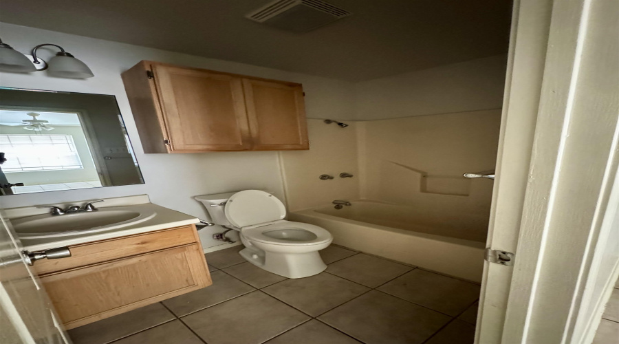 203 Martingale Ln, Laredo, Texas 78041, 2 Bedrooms Bedrooms, 5 Rooms Rooms,2 BathroomsBathrooms,Residential,For Sale,203 Martingale Ln,20263507