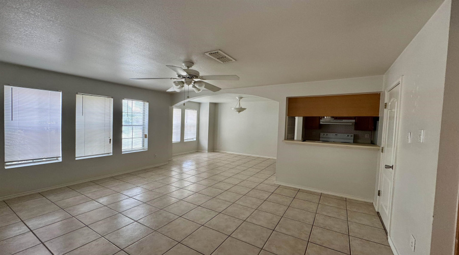 203 Martingale Ln, Laredo, Texas 78041, 2 Bedrooms Bedrooms, 5 Rooms Rooms,2 BathroomsBathrooms,Residential,For Sale,203 Martingale Ln,20263507