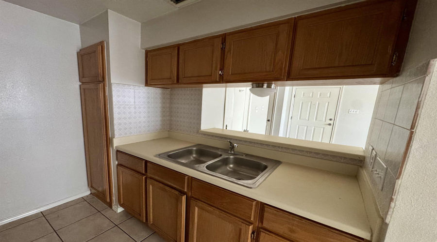 203 Martingale Ln, Laredo, Texas 78041, 2 Bedrooms Bedrooms, 5 Rooms Rooms,2 BathroomsBathrooms,Residential,For Sale,203 Martingale Ln,20263507