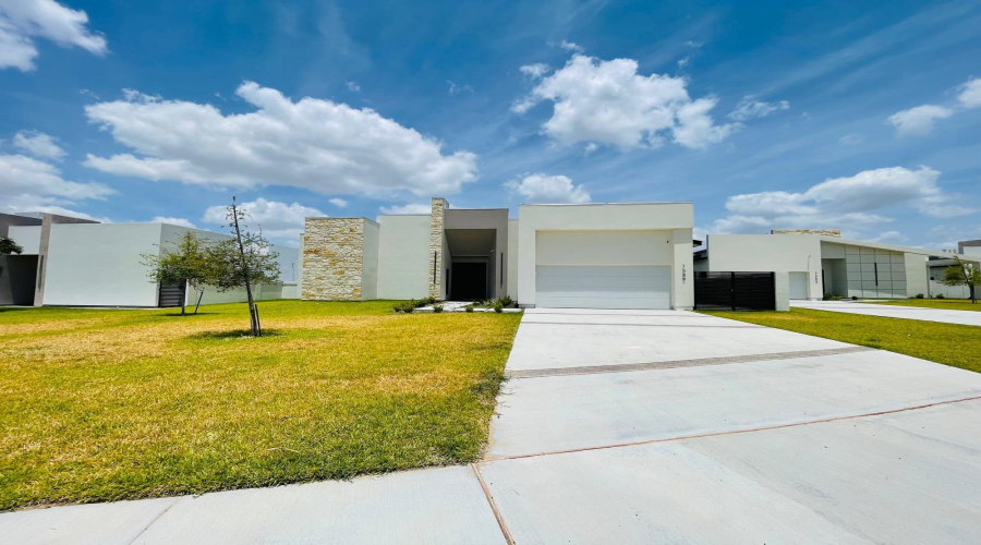 1509 Ocio Dr., Laredo, Texas 78045, 4 Bedrooms Bedrooms, 7 Rooms Rooms,4 BathroomsBathrooms,Residential,For Sale,1509 Ocio Dr.,20263509