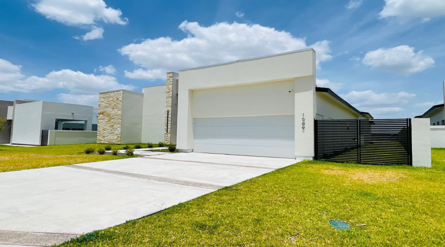 1509 Ocio Dr., Laredo, Texas 78045, 4 Bedrooms Bedrooms, 7 Rooms Rooms,4 BathroomsBathrooms,Residential,For Sale,1509 Ocio Dr.,20263509