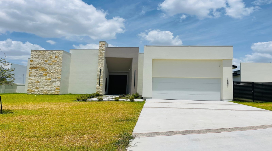 1509 Ocio Dr., Laredo, Texas 78045, 4 Bedrooms Bedrooms, 7 Rooms Rooms,4 BathroomsBathrooms,Residential,For Sale,1509 Ocio Dr.,20263509