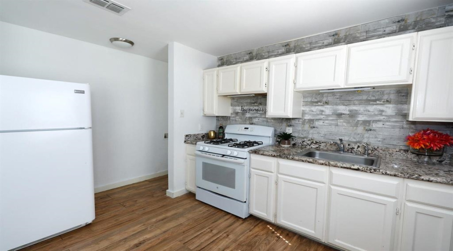 9707 Center Rd, Laredo, Texas 78045-0000, 2 Bedrooms Bedrooms, 4 Rooms Rooms,1 BathroomBathrooms,Residential,For Sale,9707 Center Rd,20263510