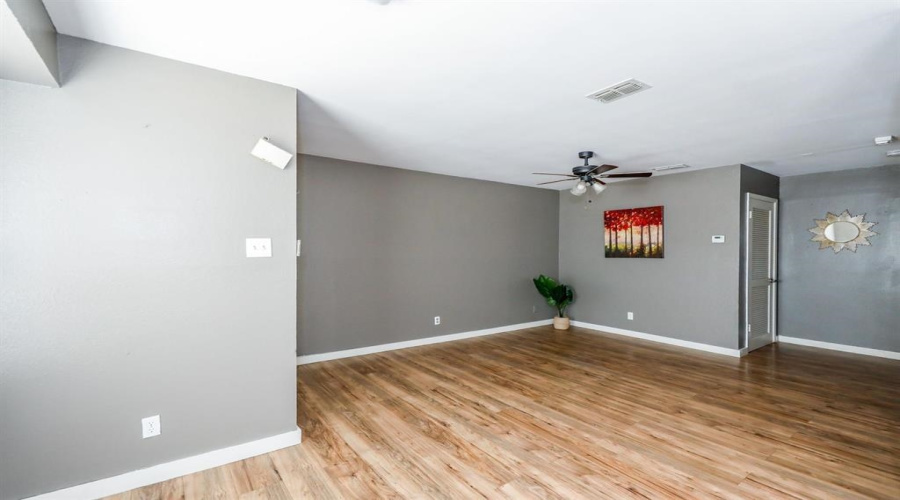 9707 Center Rd, Laredo, Texas 78045-0000, 2 Bedrooms Bedrooms, 4 Rooms Rooms,1 BathroomBathrooms,Residential,For Sale,9707 Center Rd,20263510
