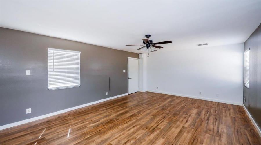 9707 Center Rd, Laredo, Texas 78045-0000, 2 Bedrooms Bedrooms, 4 Rooms Rooms,1 BathroomBathrooms,Residential,For Sale,9707 Center Rd,20263510
