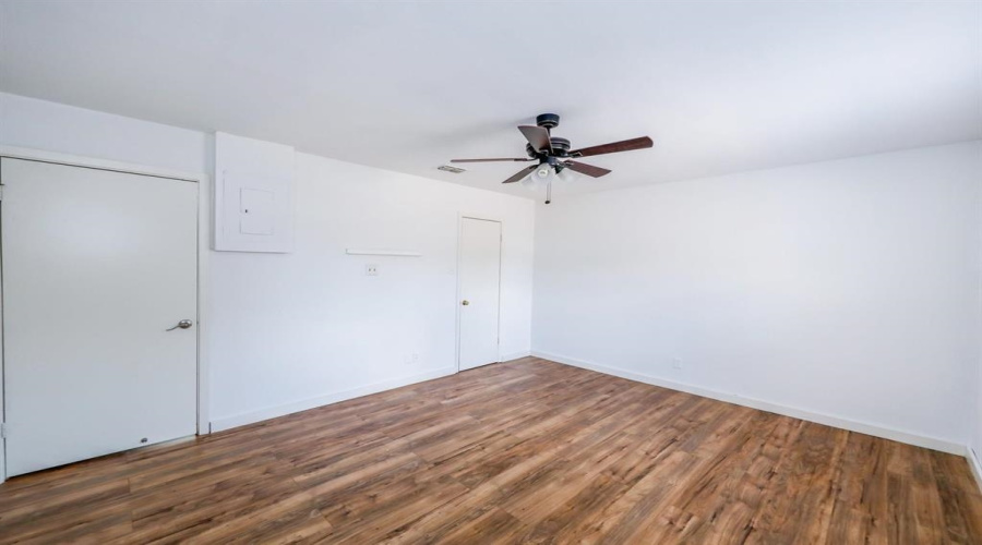 9707 Center Rd, Laredo, Texas 78045-0000, 2 Bedrooms Bedrooms, 4 Rooms Rooms,1 BathroomBathrooms,Residential,For Sale,9707 Center Rd,20263510