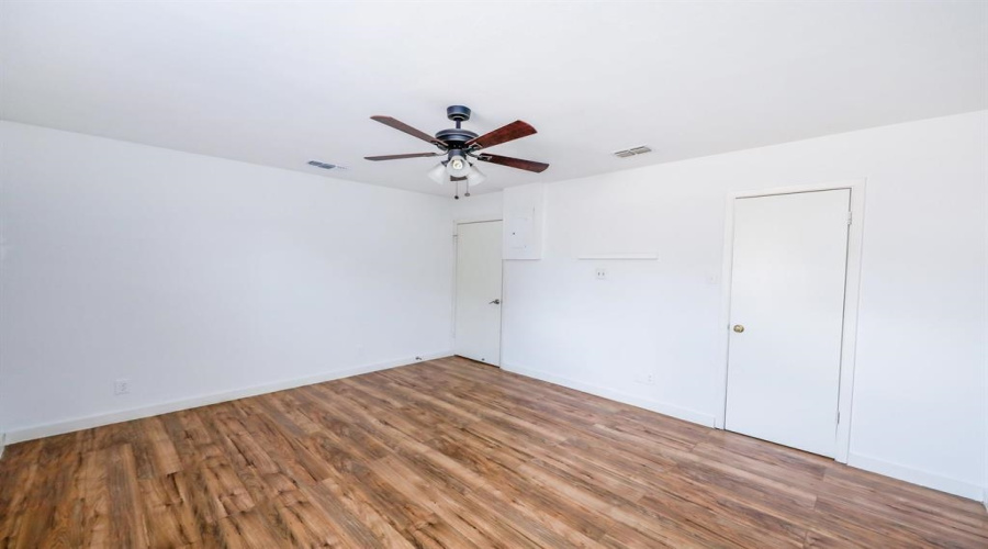 9707 Center Rd, Laredo, Texas 78045-0000, 2 Bedrooms Bedrooms, 4 Rooms Rooms,1 BathroomBathrooms,Residential,For Sale,9707 Center Rd,20263510
