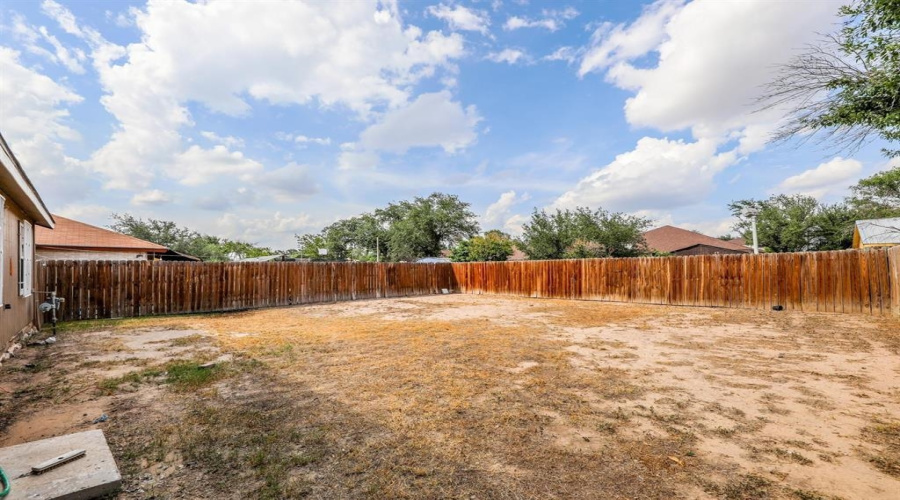 9707 Center Rd, Laredo, Texas 78045-0000, 2 Bedrooms Bedrooms, 4 Rooms Rooms,1 BathroomBathrooms,Residential,For Sale,9707 Center Rd,20263510