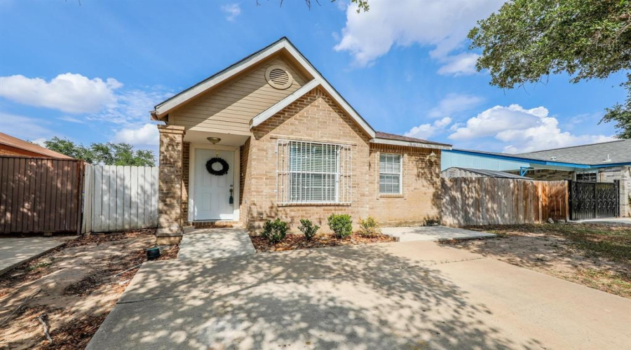 9707 Center Rd, Laredo, Texas 78045-0000, 2 Bedrooms Bedrooms, 4 Rooms Rooms,1 BathroomBathrooms,Residential,For Sale,9707 Center Rd,20263510