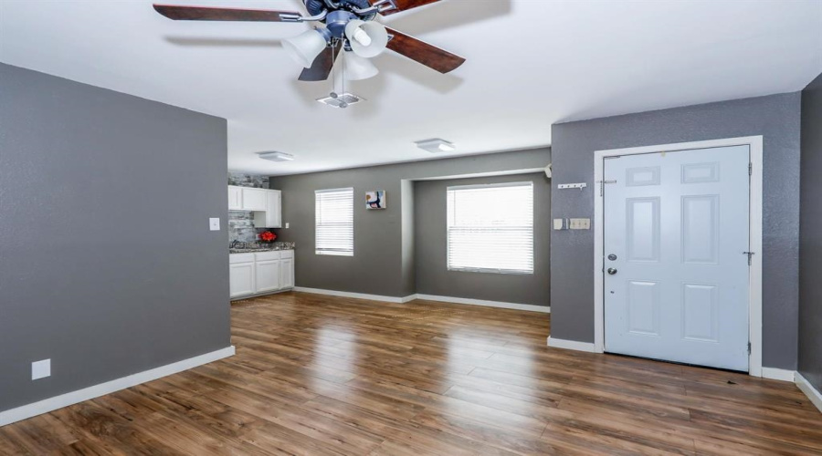 9707 Center Rd, Laredo, Texas 78045-0000, 2 Bedrooms Bedrooms, 4 Rooms Rooms,1 BathroomBathrooms,Residential,For Sale,9707 Center Rd,20263510