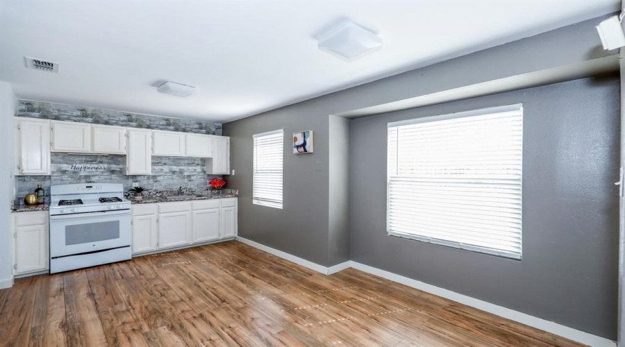 9707 Center Rd, Laredo, Texas 78045-0000, 2 Bedrooms Bedrooms, 4 Rooms Rooms,1 BathroomBathrooms,Residential,For Sale,9707 Center Rd,20263510