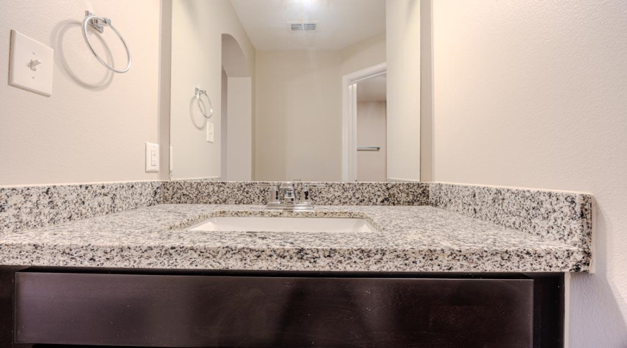 8702 Shiloh Rock Dr., Laredo, Texas 78045, 5 Bedrooms Bedrooms, 8 Rooms Rooms,3 BathroomsBathrooms,Residential,For Rent,8702 Shiloh Rock Dr.,20263512