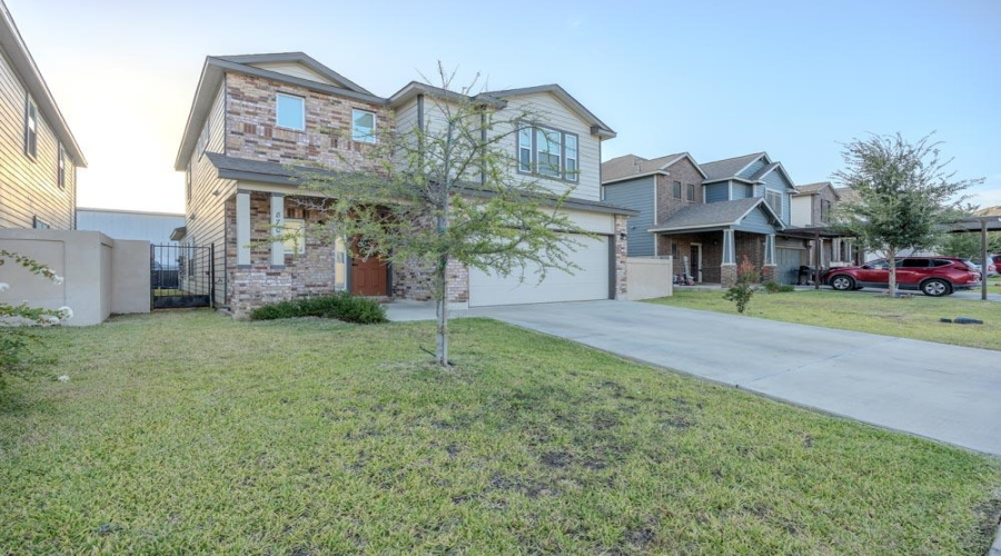 8702 Shiloh Rock Dr., Laredo, Texas 78045, 5 Bedrooms Bedrooms, 8 Rooms Rooms,3 BathroomsBathrooms,Residential,For Rent,8702 Shiloh Rock Dr.,20263512
