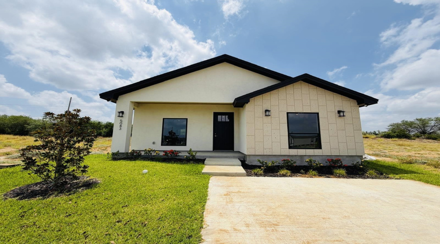 5043 Luna Grande Lp., LAREDO, Texas 78046, 3 Bedrooms Bedrooms, 5 Rooms Rooms,2 BathroomsBathrooms,Residential,For Sale,5043 Luna Grande Lp.,20263513