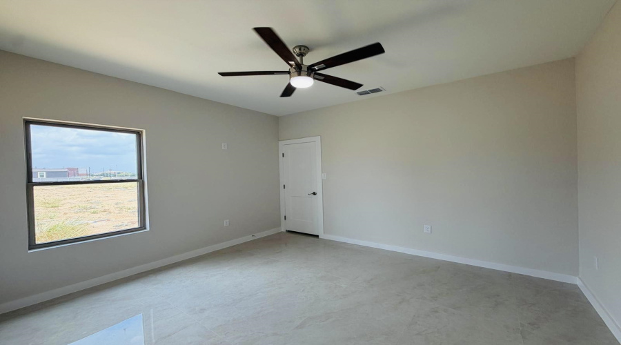 5043 Luna Grande Lp., LAREDO, Texas 78046, 3 Bedrooms Bedrooms, 5 Rooms Rooms,2 BathroomsBathrooms,Residential,For Sale,5043 Luna Grande Lp.,20263513