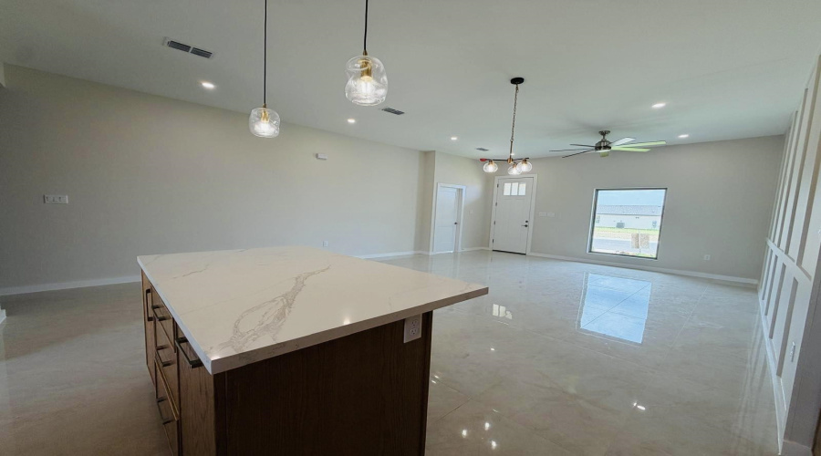 5043 Luna Grande Lp., LAREDO, Texas 78046, 3 Bedrooms Bedrooms, 5 Rooms Rooms,2 BathroomsBathrooms,Residential,For Sale,5043 Luna Grande Lp.,20263513