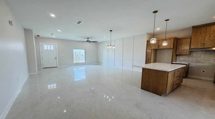 5043 Luna Grande Lp., LAREDO, Texas 78046, 3 Bedrooms Bedrooms, 5 Rooms Rooms,2 BathroomsBathrooms,Residential,For Sale,5043 Luna Grande Lp.,20263513
