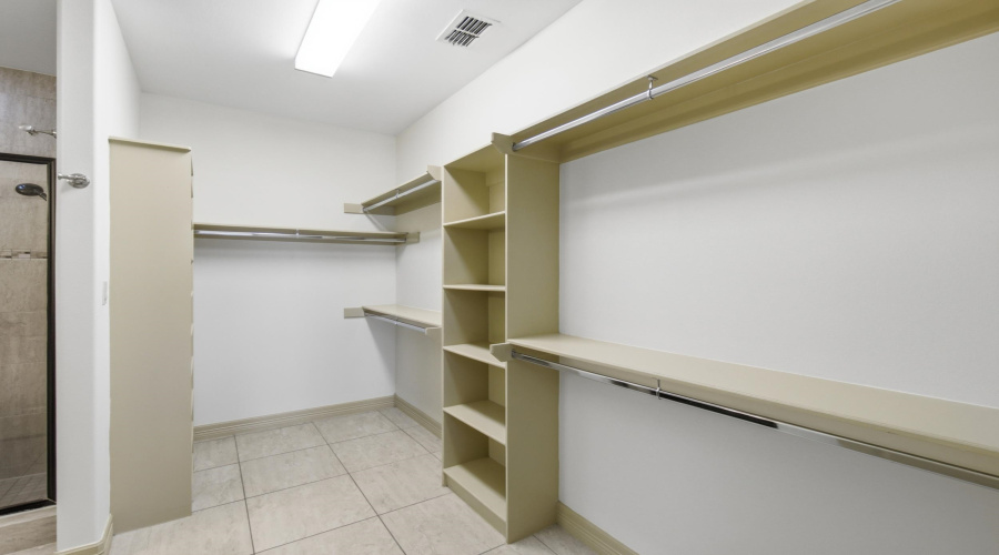 8216 Casa Verde Rd, Laredo, Texas 78041-5940, 3 Bedrooms Bedrooms, 4 Rooms Rooms,2 BathroomsBathrooms,Residential,For Sale,8216 Casa Verde Rd,20263514