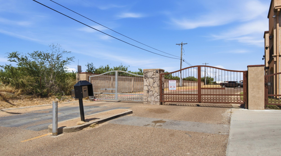 8216 Casa Verde Rd, Laredo, Texas 78041-5940, 3 Bedrooms Bedrooms, 4 Rooms Rooms,2 BathroomsBathrooms,Residential,For Sale,8216 Casa Verde Rd,20263514