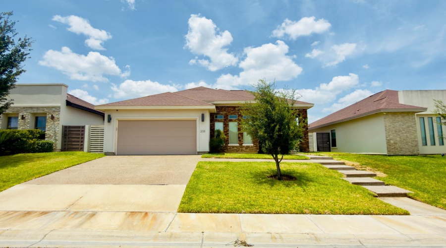 208 Bur Oak Dr, Laredo, Texas 78045, 3 Bedrooms Bedrooms, 5 Rooms Rooms,2 BathroomsBathrooms,Residential,For Sale,208 Bur Oak Dr,20263515