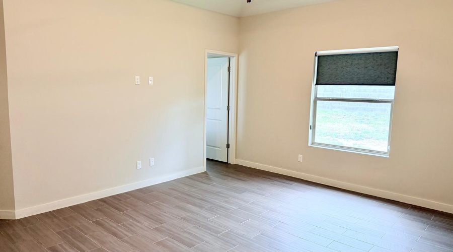 208 Bur Oak Dr, Laredo, Texas 78045, 3 Bedrooms Bedrooms, 5 Rooms Rooms,2 BathroomsBathrooms,Residential,For Sale,208 Bur Oak Dr,20263515