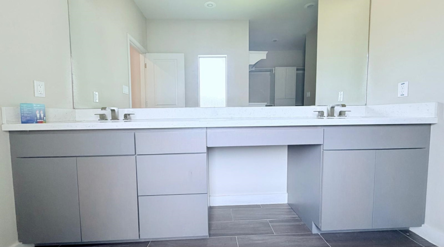 208 Bur Oak Dr, Laredo, Texas 78045, 3 Bedrooms Bedrooms, 5 Rooms Rooms,2 BathroomsBathrooms,Residential,For Sale,208 Bur Oak Dr,20263515
