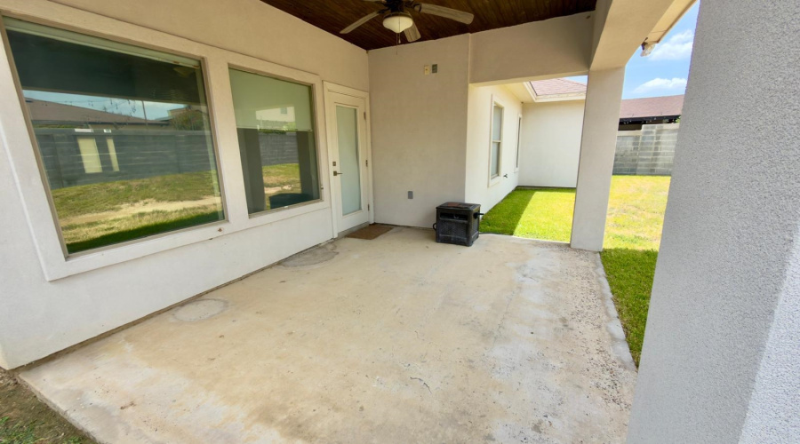 208 Bur Oak Dr, Laredo, Texas 78045, 3 Bedrooms Bedrooms, 5 Rooms Rooms,2 BathroomsBathrooms,Residential,For Sale,208 Bur Oak Dr,20263515