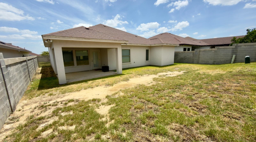 208 Bur Oak Dr, Laredo, Texas 78045, 3 Bedrooms Bedrooms, 5 Rooms Rooms,2 BathroomsBathrooms,Residential,For Sale,208 Bur Oak Dr,20263515