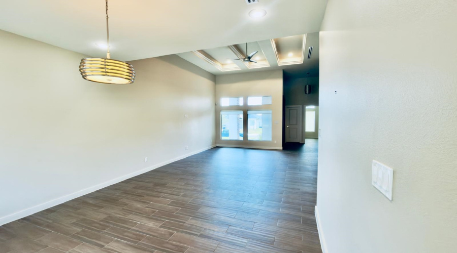 208 Bur Oak Dr, Laredo, Texas 78045, 3 Bedrooms Bedrooms, 5 Rooms Rooms,2 BathroomsBathrooms,Residential,For Sale,208 Bur Oak Dr,20263515