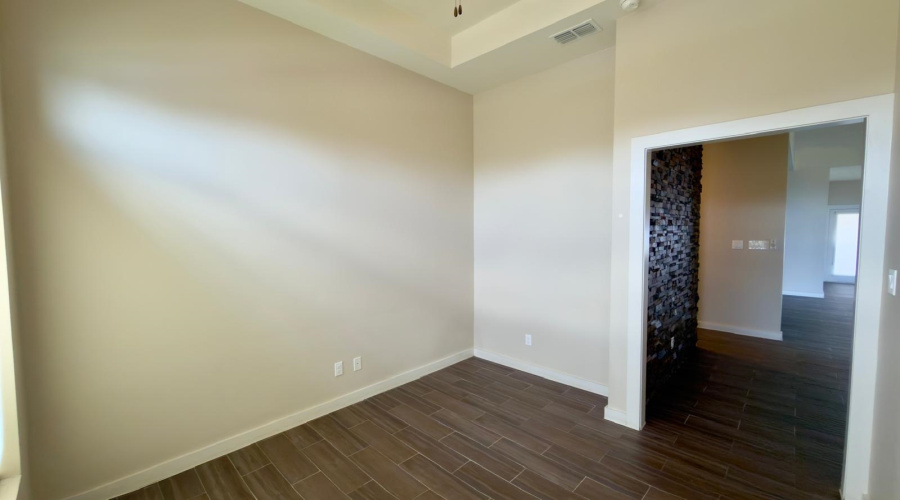 208 Bur Oak Dr, Laredo, Texas 78045, 3 Bedrooms Bedrooms, 5 Rooms Rooms,2 BathroomsBathrooms,Residential,For Sale,208 Bur Oak Dr,20263515