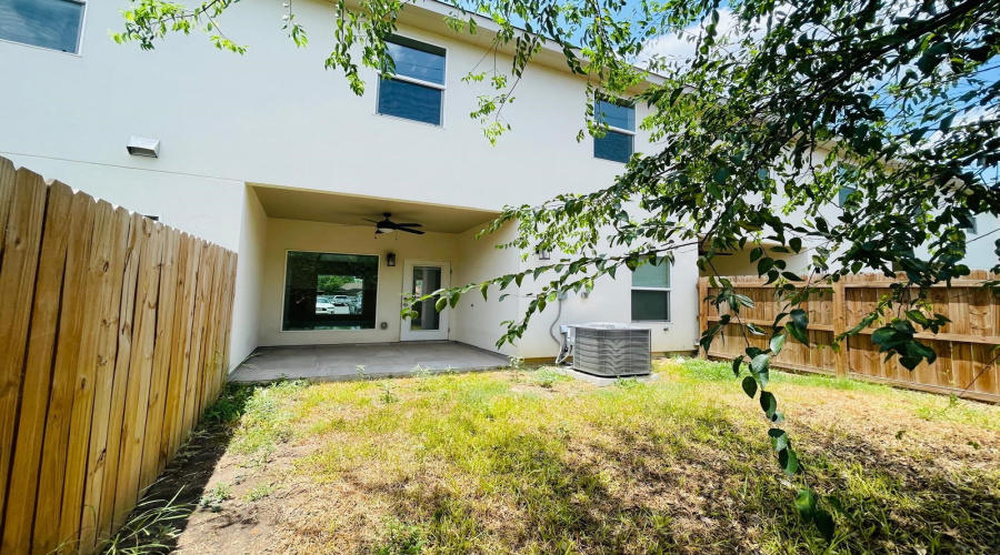 504 Gale Ct, Laredo, Texas 78041, 3 Bedrooms Bedrooms, 5 Rooms Rooms,2 BathroomsBathrooms,Residential,For Rent,504 Gale Ct,20263516