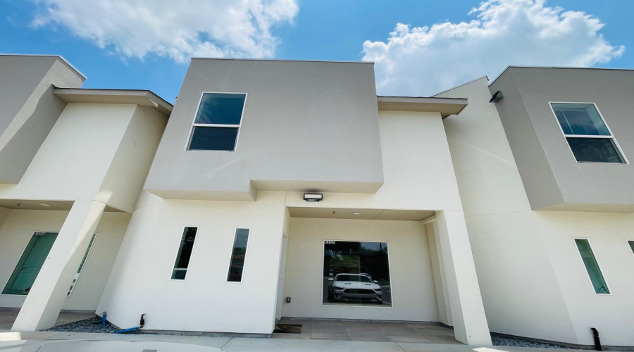 504 Gale Ct, Laredo, Texas 78041, 3 Bedrooms Bedrooms, 5 Rooms Rooms,2 BathroomsBathrooms,Residential,For Rent,504 Gale Ct,20263516