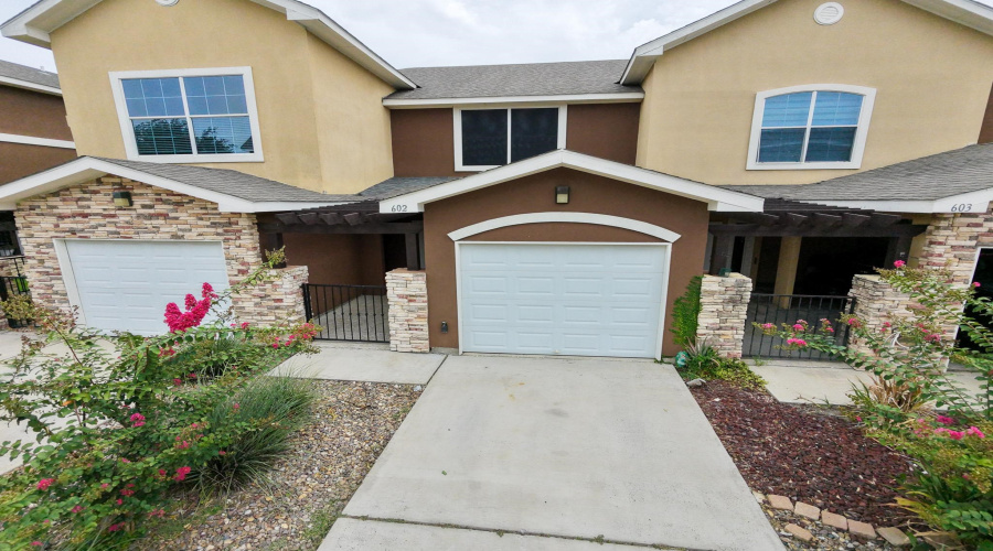 2619 San Isidro Pkwy, Laredo, Texas 78045, 2 Bedrooms Bedrooms, 3 Rooms Rooms,2 BathroomsBathrooms,Residential,For Sale,2619 San Isidro Pkwy,20263517