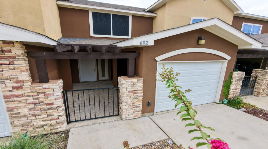 2619 San Isidro Pkwy, Laredo, Texas 78045, 2 Bedrooms Bedrooms, 3 Rooms Rooms,2 BathroomsBathrooms,Residential,For Sale,2619 San Isidro Pkwy,20263517